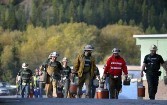 Hecla-Careers-Group-of-workers-walking.jpg