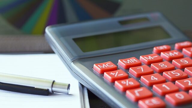 calculator-723925_640-1.jpg