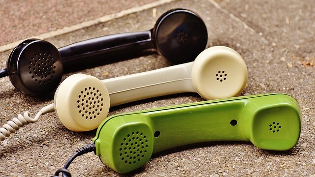 telephone-receiver-1678306_640-1.jpg